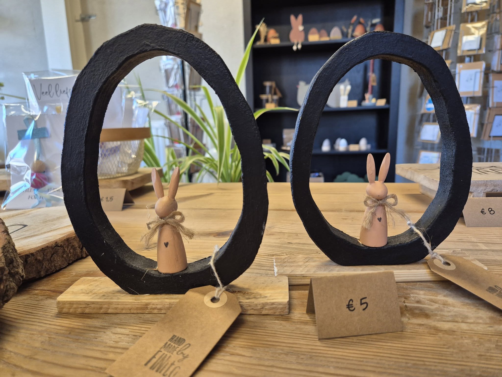 Houten ei met konijn