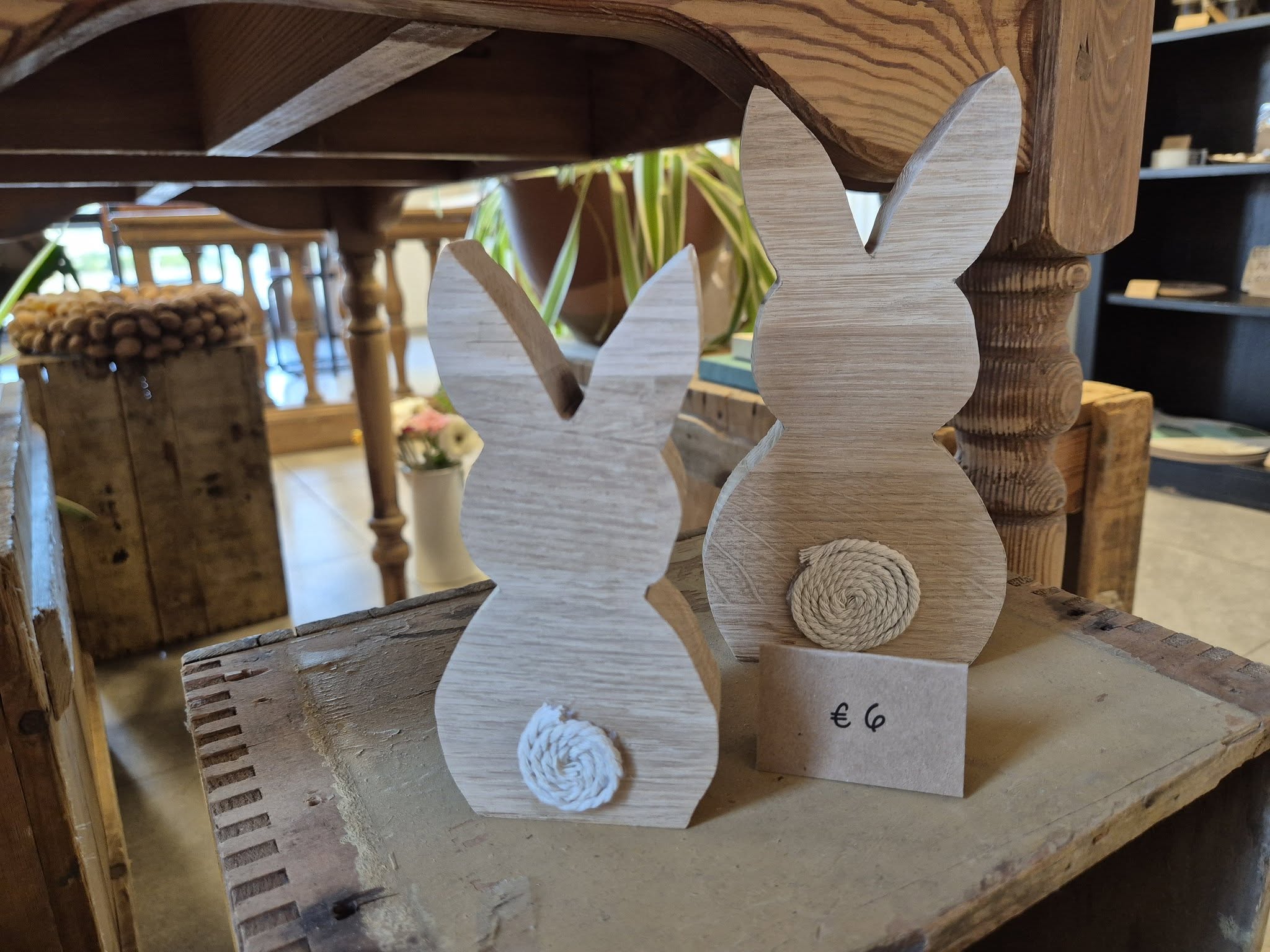 Set van 2 houten konijntjes met staartje