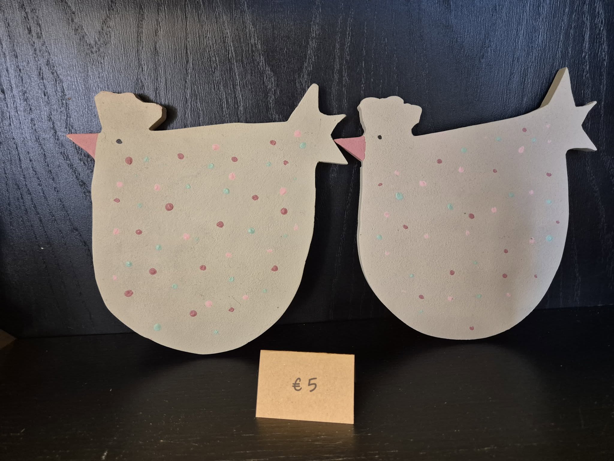 Houten kip met stipjes