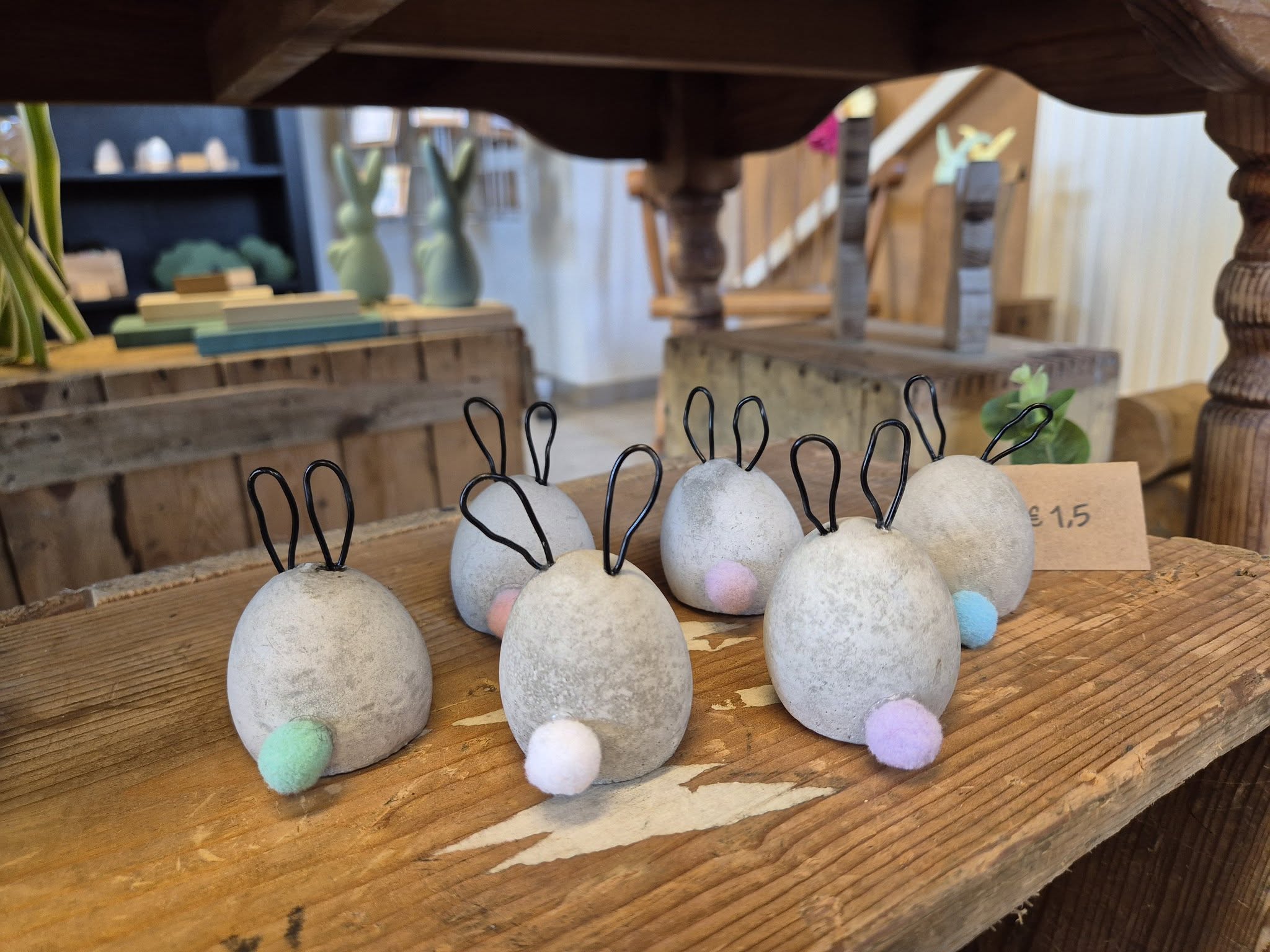 Betonnen konijn met staartje