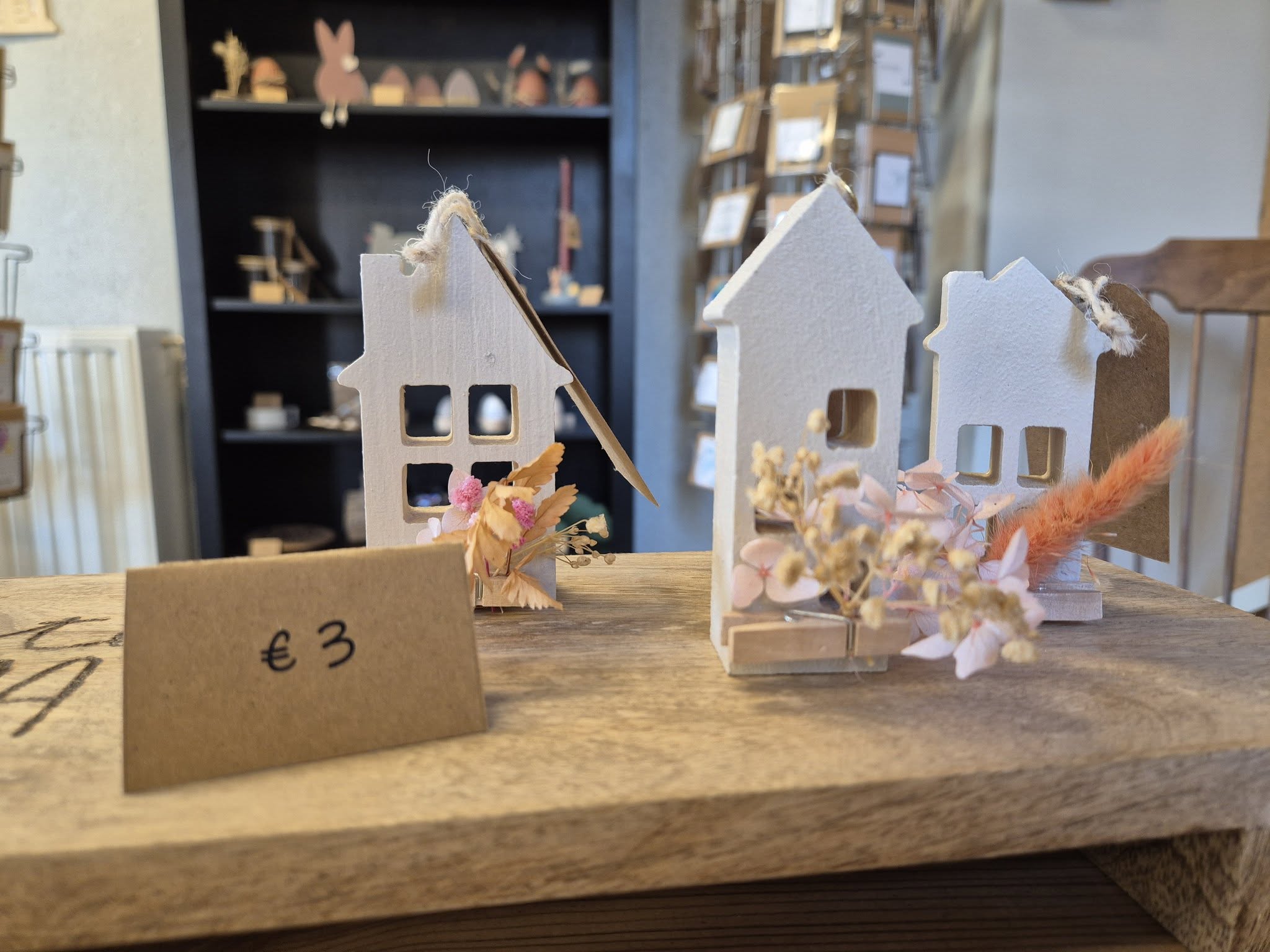 Huisje met droogbloemen