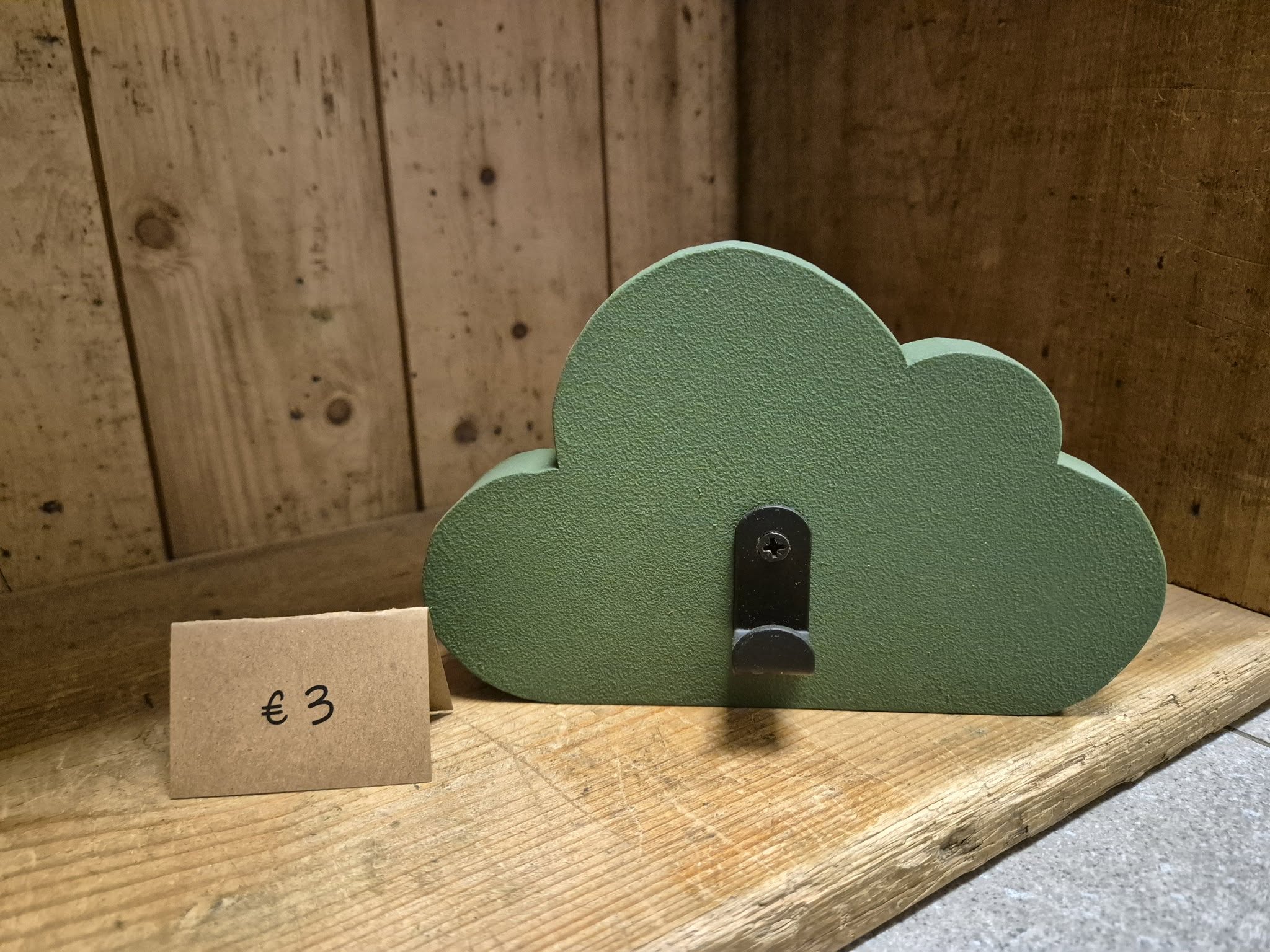 Houten wolkje met kapstok